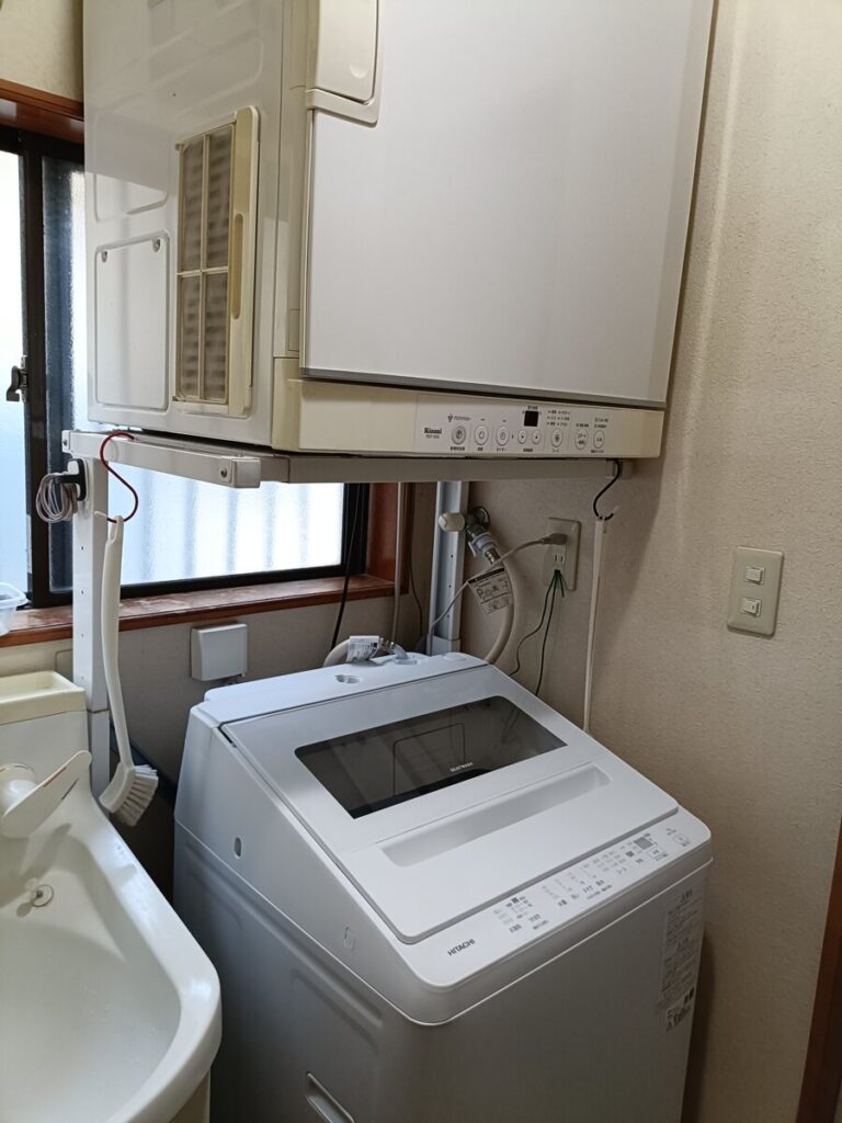 幹太くんの下に洗濯機が収まる