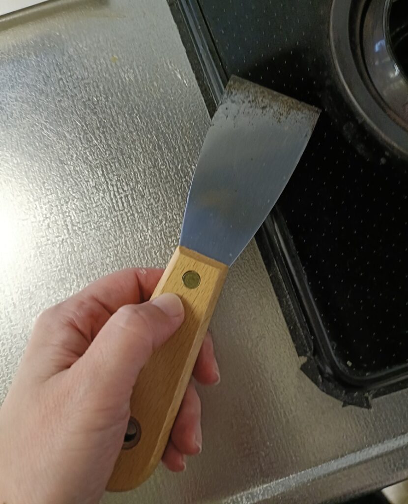 ホームセンターの金属へら