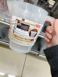 ダイソーの1L万能メジャーカップ