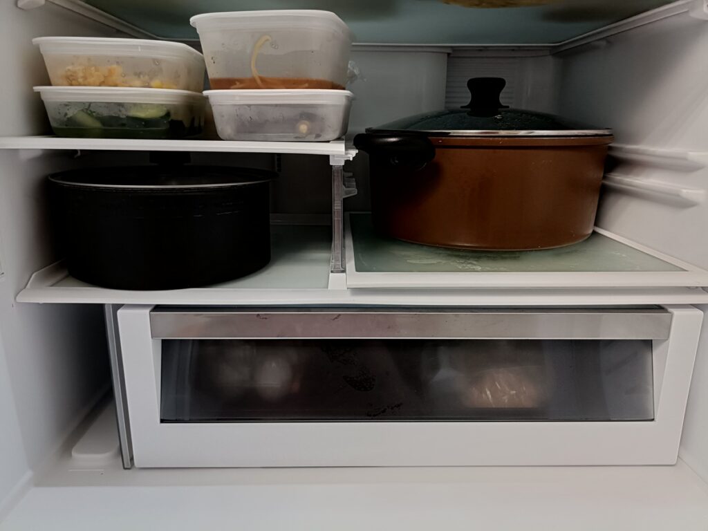 取っ手がとれる鍋も入る